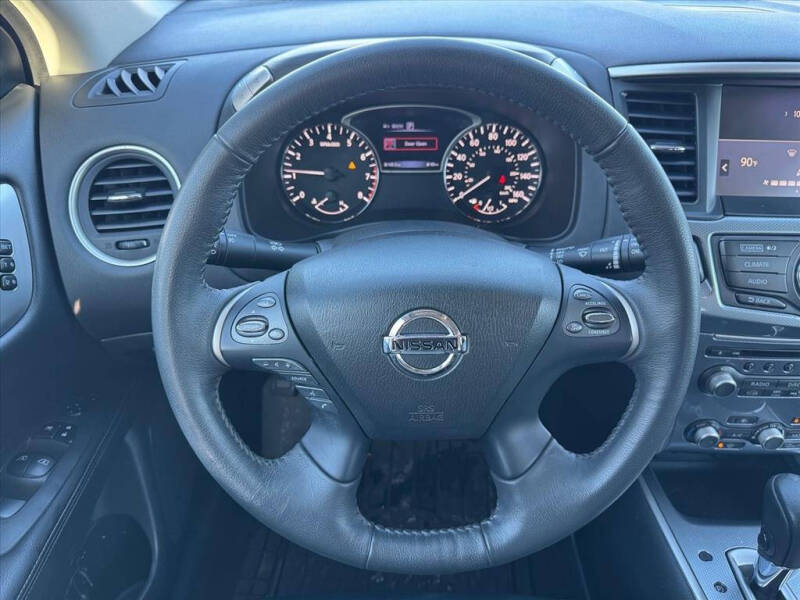 2017 Nissan Pathfinder SL