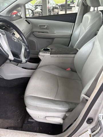 2013 Toyota Prius v Five