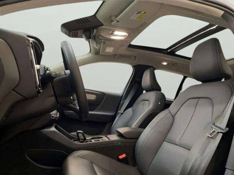 2025 Volvo XC40 B5 Core Bright Theme