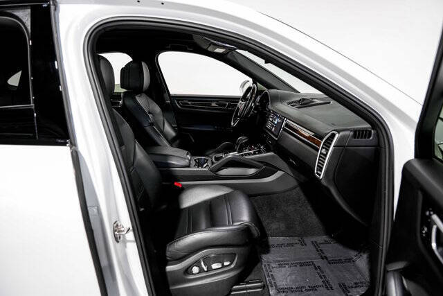 2020 Porsche Cayenne S Coupe