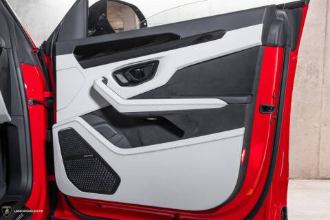 2025 Lamborghini Urus SE