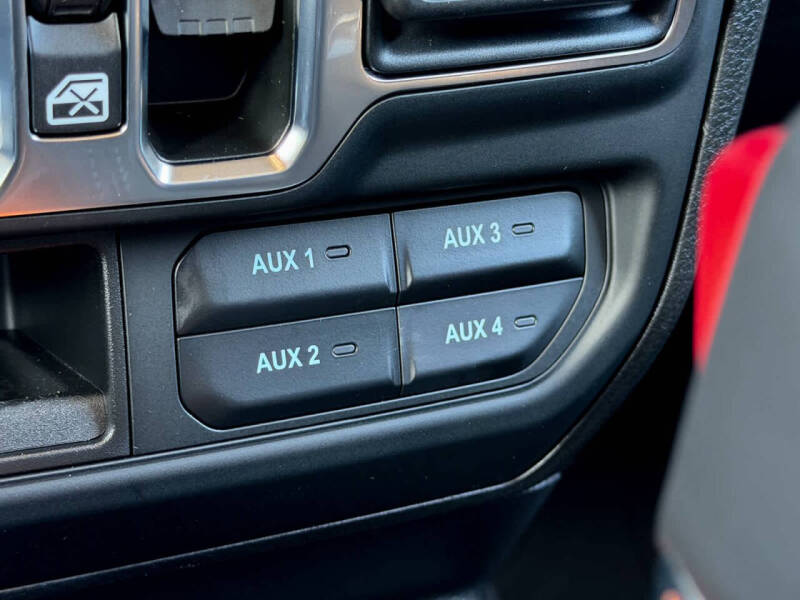 2025 Jeep Gladiator High Tide