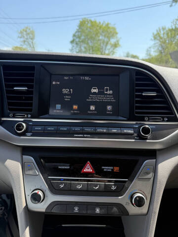 2017 Hyundai Elantra SE