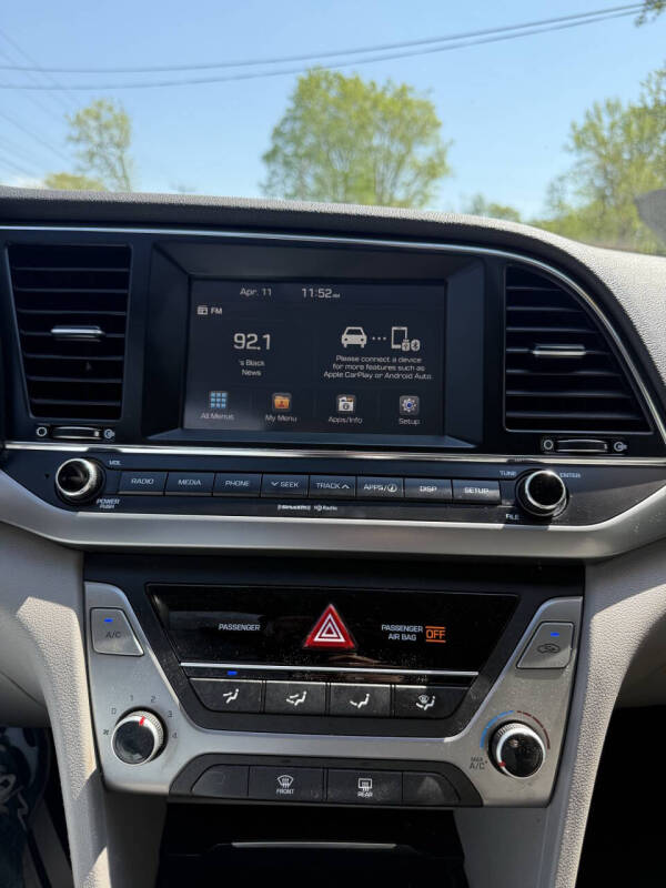 2017 Hyundai Elantra SE