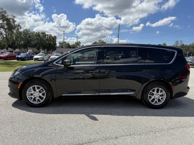 2023 Chrysler Voyager LX