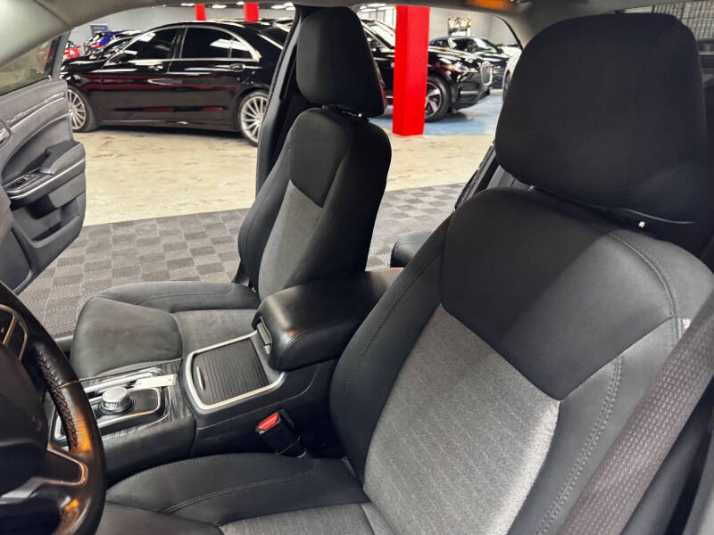 2020 Chrysler 300 Touring