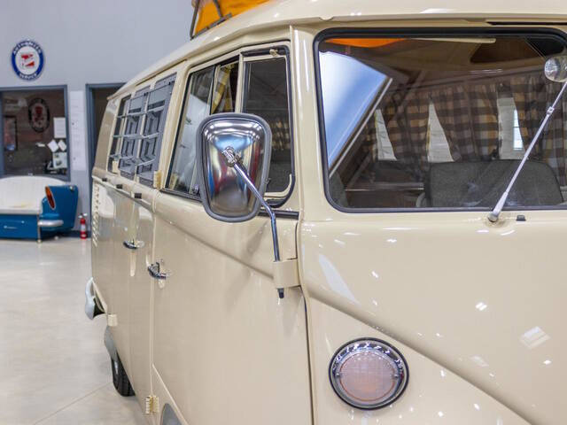 1967 Volkswagen Westfalia Camper
