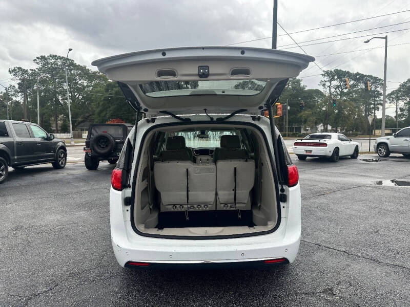 2017 Chrysler Pacifica Touring-L