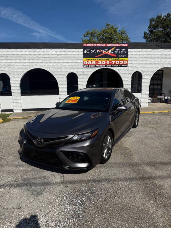 2021 Toyota Camry SE's photo
