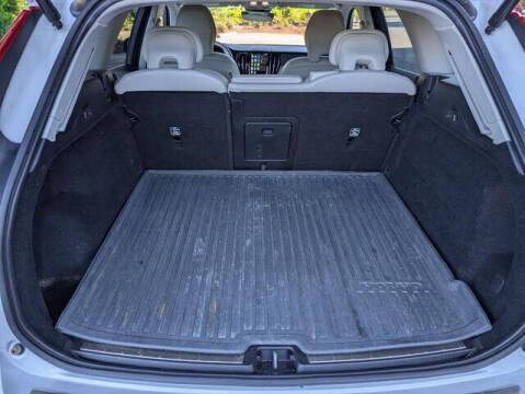 2023 Volvo XC60 B5 Plus Dark Theme