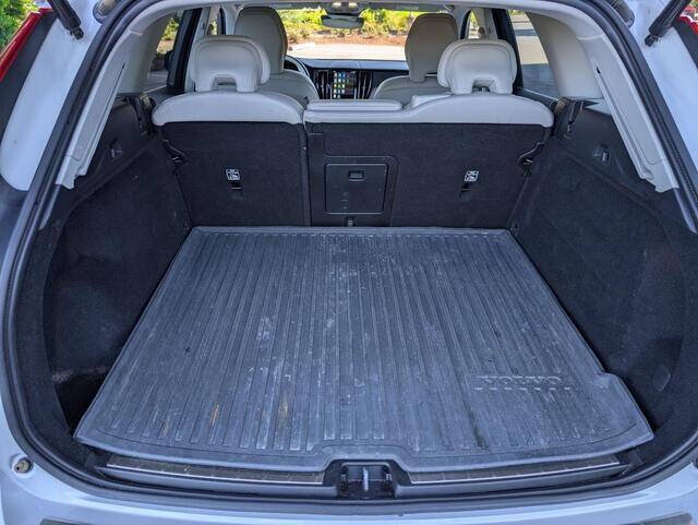 2023 Volvo XC60 B5 Plus Dark Theme