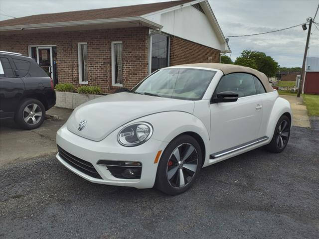 2013 Volkswagen Beetle Convertible for sale at Ernie Cook and Son Motors in Shelbyville TN