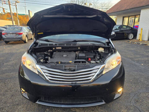 2013 Toyota Sienna XLE 8-Passenger