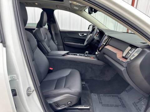 2024 Volvo XC60 B5 Plus Dark Theme