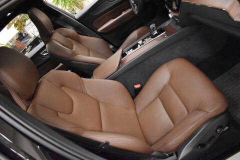 2024 Volvo XC60 B5 Plus Dark Theme