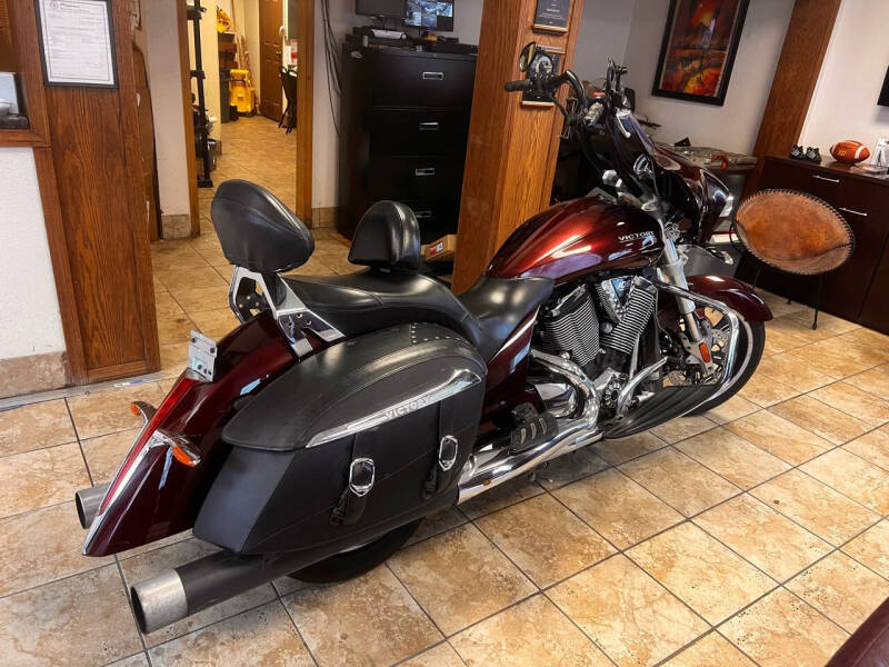 2010 Victory Cross Roads for sale at WALDO MOTORS in Kansas City MO