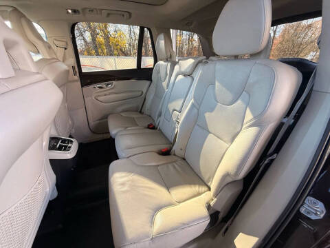 2018 Volvo XC90 T6 Momentum