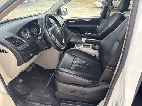 2012 Chrysler Town and Country Touring-L