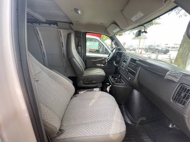 2025 Chevrolet Express 2500