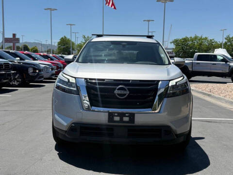 2022 Nissan Pathfinder SV