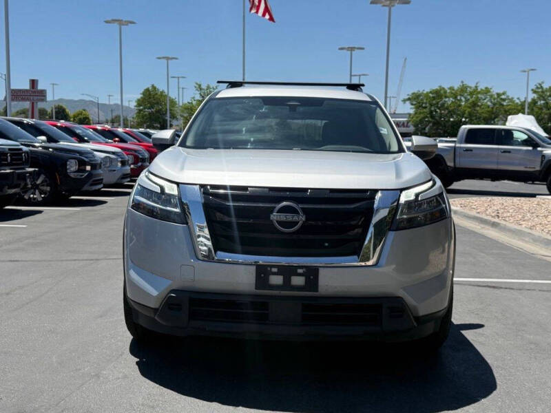 2022 Nissan Pathfinder SV