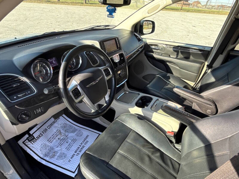 2013 Chrysler Town and Country Touring-L