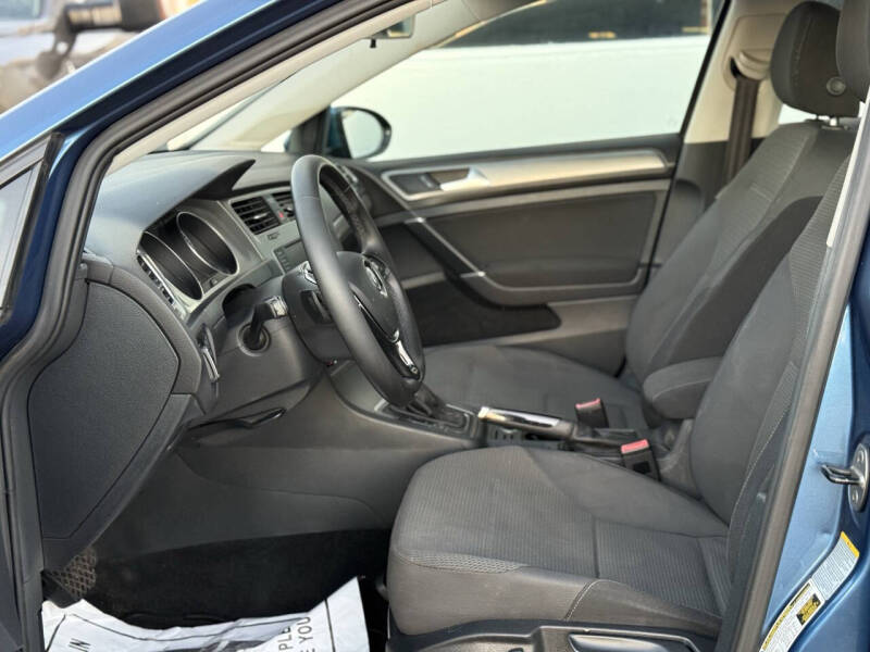 2016 Volkswagen Golf TSI SE