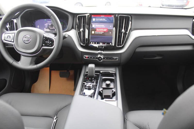 2025 Volvo XC60 T8 Plus Dark Theme