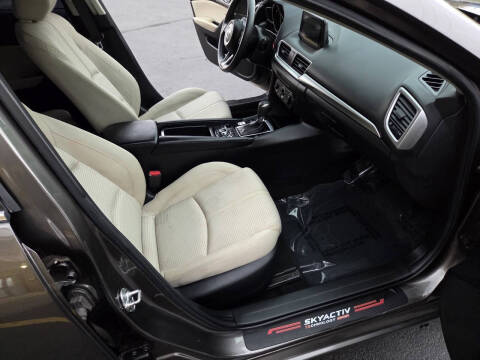 2017 Mazda MAZDA3 Sport