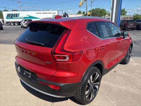 2023 Volvo XC40 B5 Plus Bright Theme