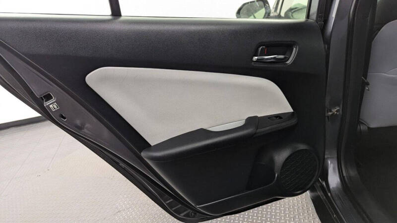 2022 Toyota Prius LE