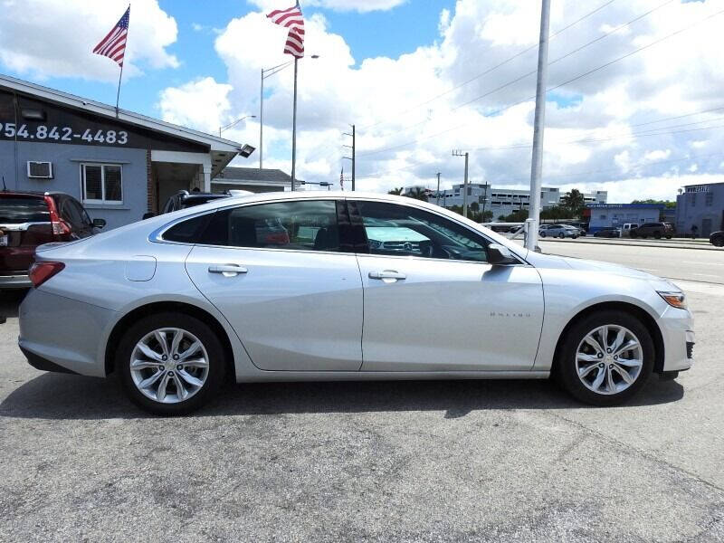 2022 Chevrolet Malibu Sedan - $21,900