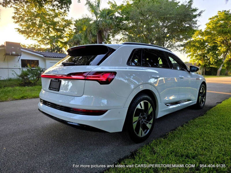 2021 Audi e-tron quattro Premium