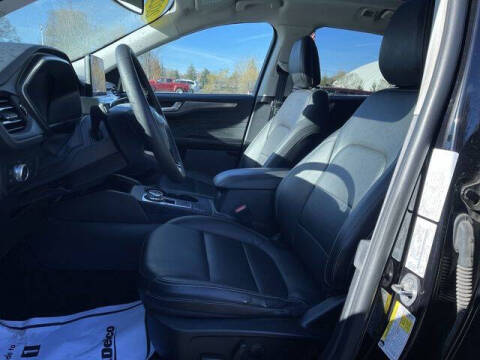 2022 Ford Escape Hybrid Titanium