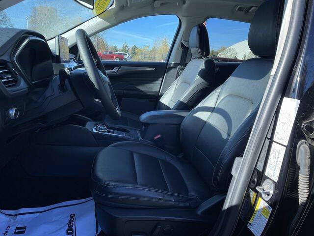 2022 Ford Escape Hybrid Titanium