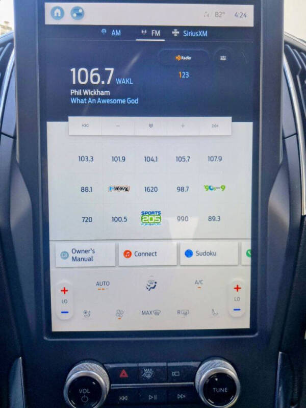 2022 Ford Edge Titanium