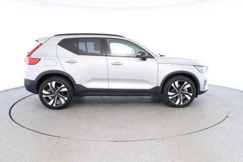 2024 Volvo XC40 B5 Plus Dark Theme