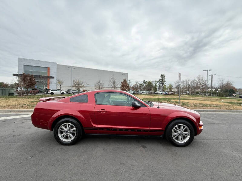 2005 Ford Mustang V6 Deluxe