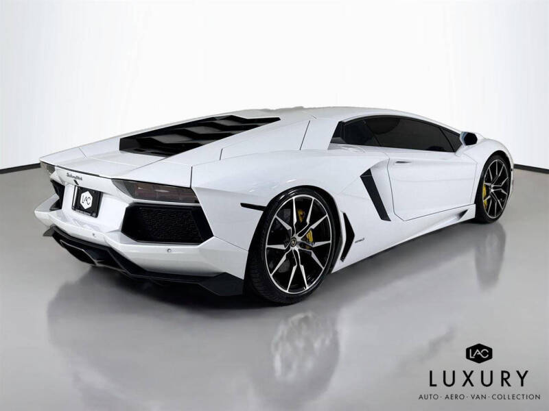 2017 Lamborghini Aventador LP 700-4