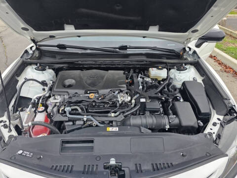 2022 Toyota Camry Hybrid SE