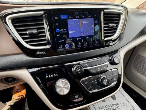 2017 Chrysler Pacifica Touring-L