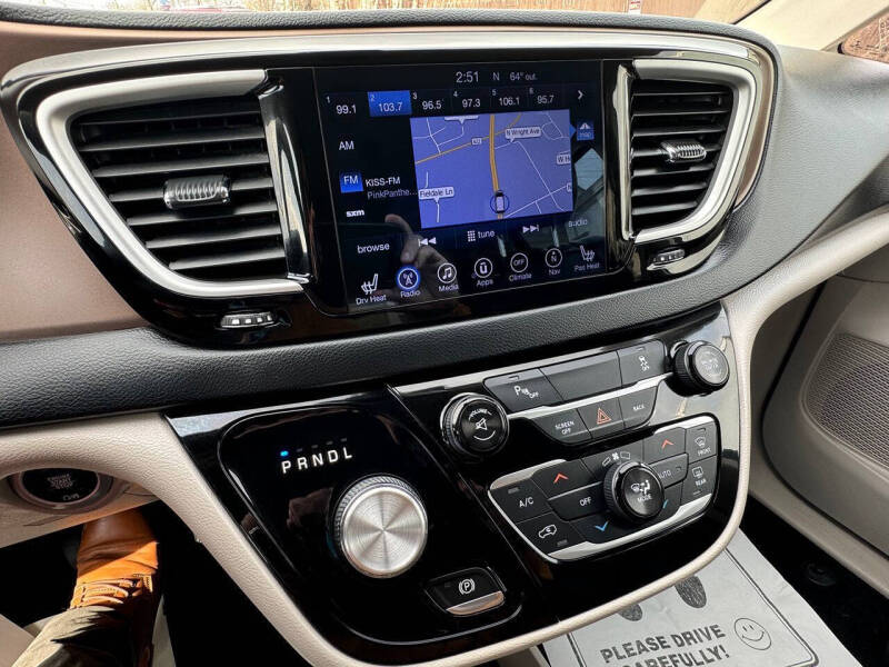 2017 Chrysler Pacifica Touring-L