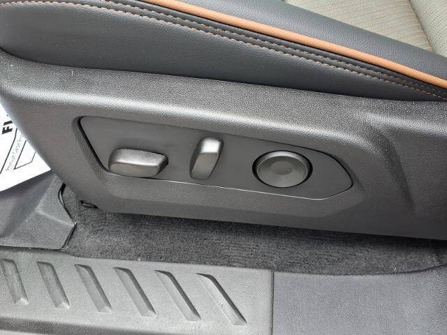 2026 GMC Canyon AT4 - Photo 9