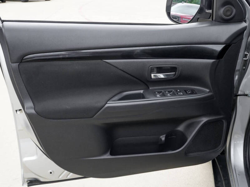 2019 Mitsubishi Outlander ES