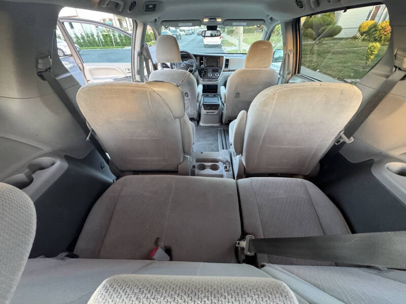 2019 Toyota Sienna LE 8-Passenger