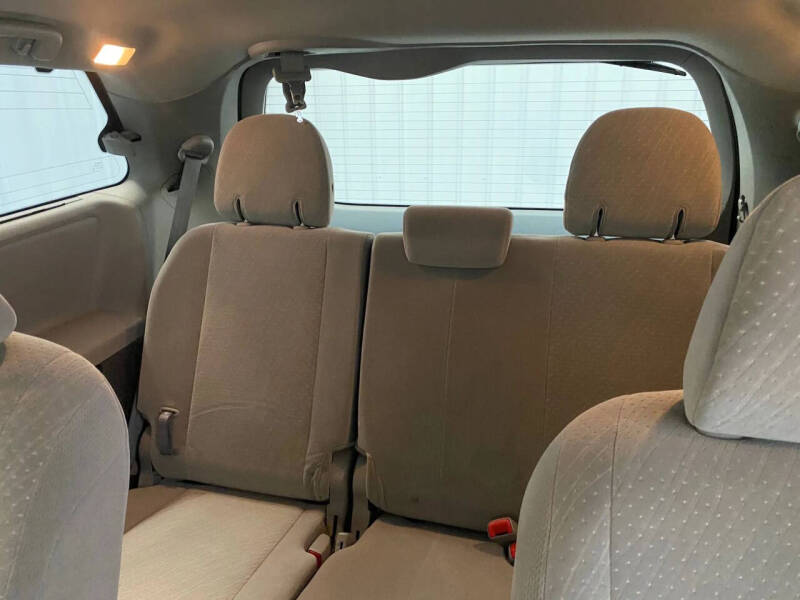 2019 Toyota Sienna LE 7-Passenger