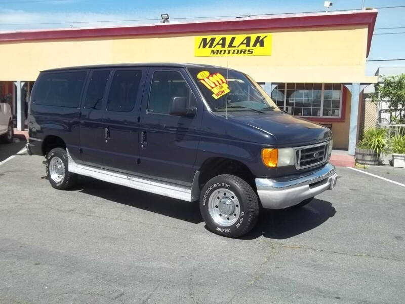 2003 Ford Econoline Wagon XLT photo 15