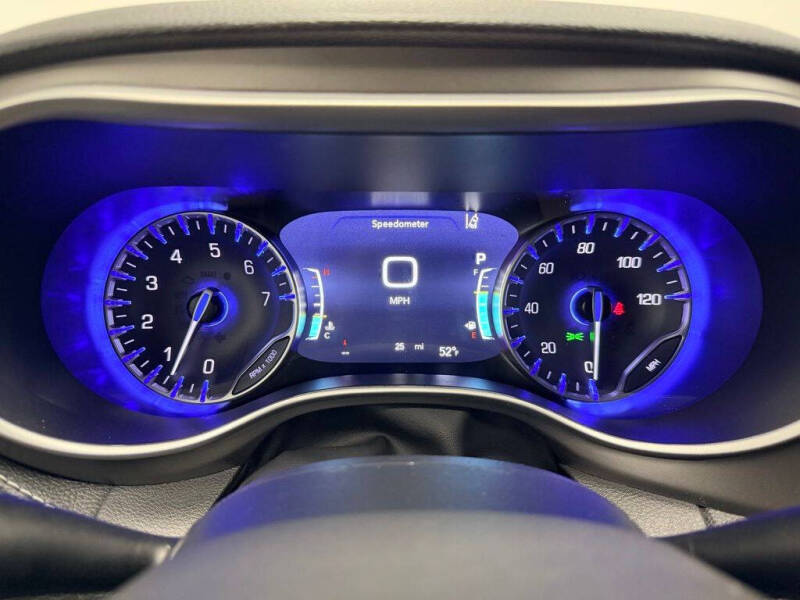 2027 Chrysler Pacifica Select