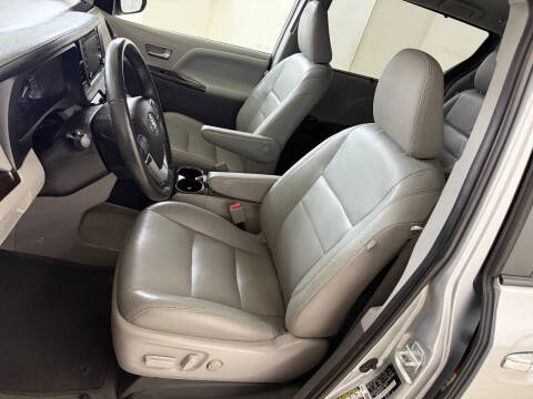 2020 Toyota Sienna XLE Premium 8-Passenger