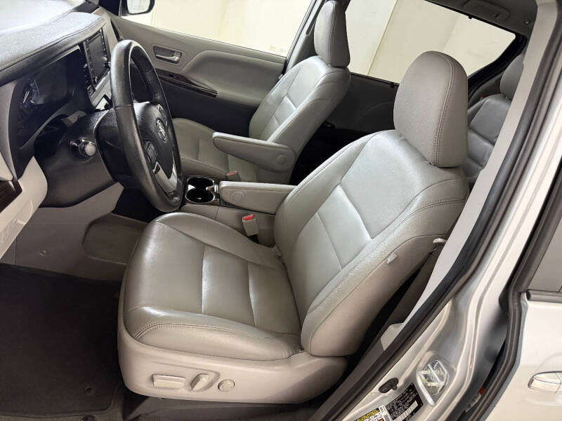 2020 Toyota Sienna XLE Premium 8-Passenger